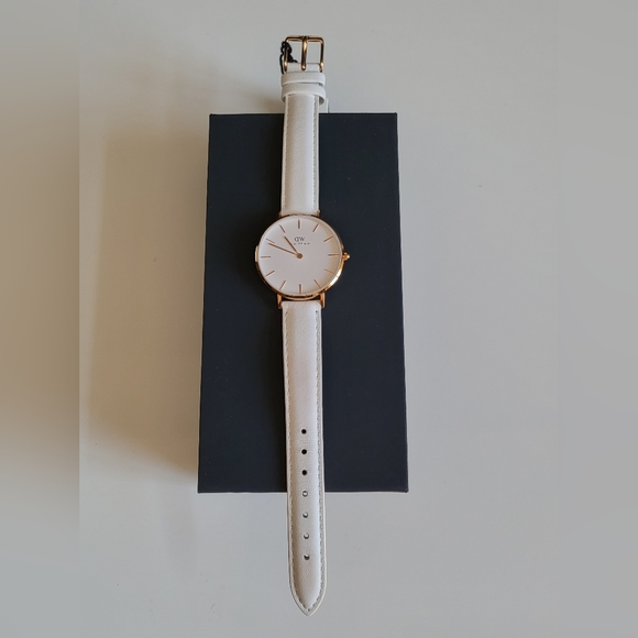 Daniel Wellington Petite Bondi Watch - White Leather Strap,  Rose Gold NWT - Picture 2 of 9